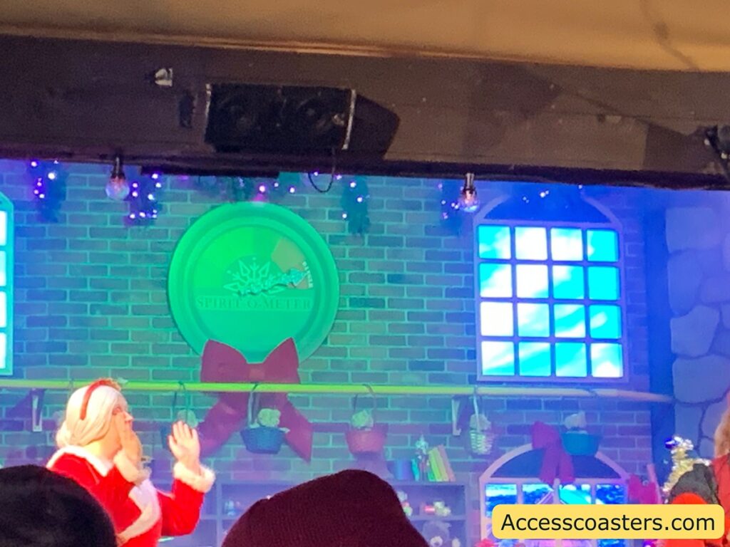 in this image you can see a zoomed in picture of the stage with the spirit-omitor visible. the arrow is pointing to the red.