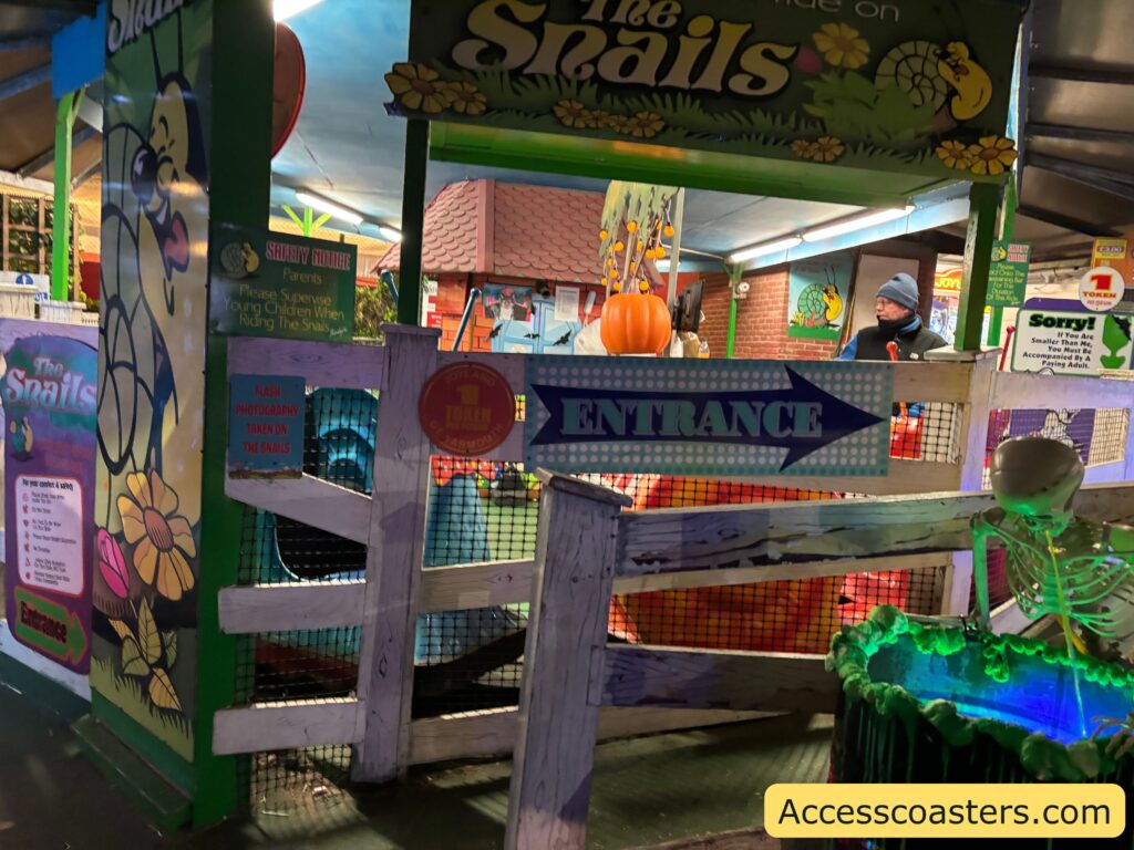 image of sign pointing to entrance of the snail ride