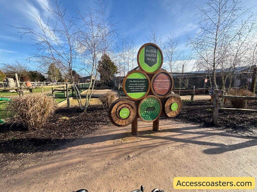 Information/activity sign made of stacked circular panels at the Snake stop, used to learn about snakes and collect a stamp.
